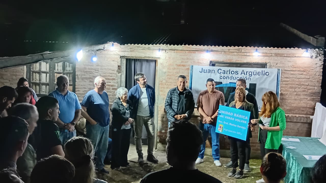 Referentes y vecinos durante la apertura de la unidad básica